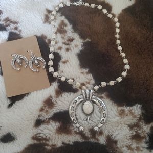 Necklace and earrings set!